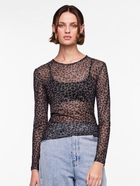 model_shot-front