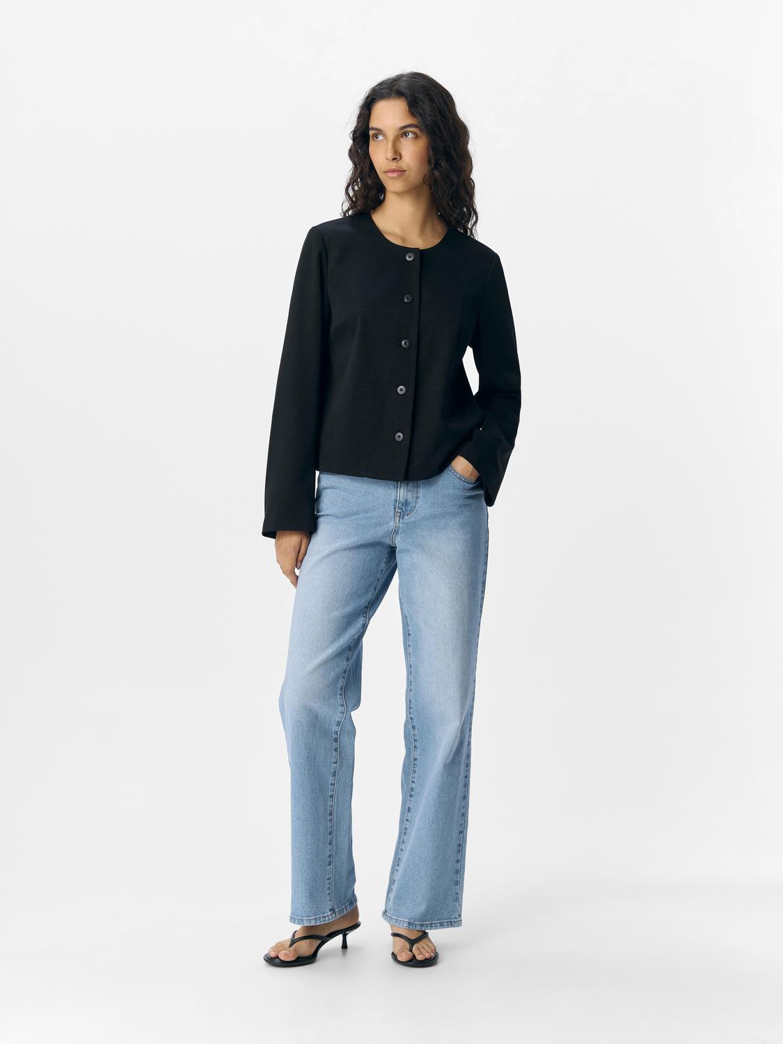 model_shot-front_full