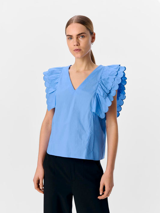 model_shot-front