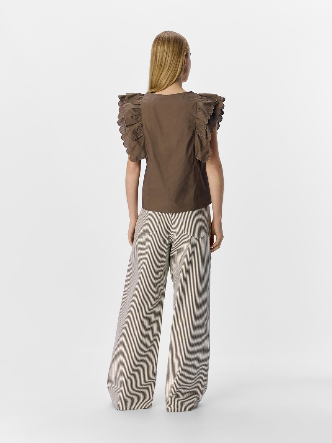 model_shot-back
