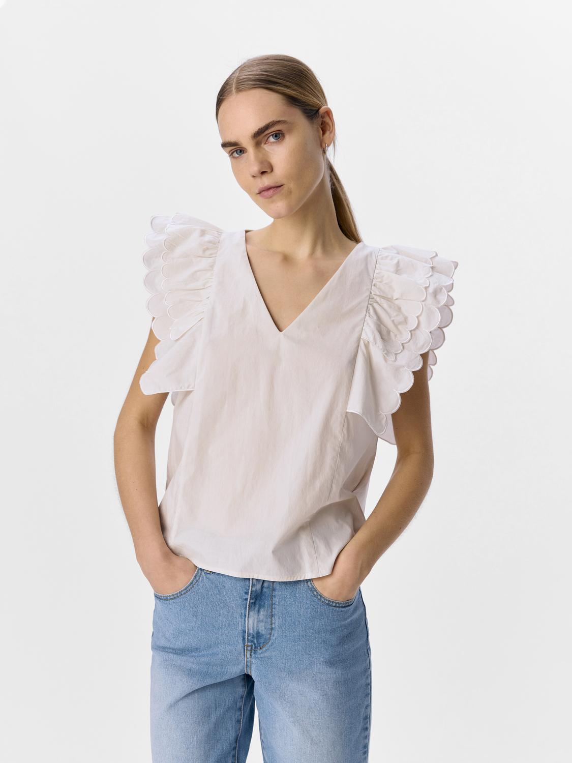 model_shot-front