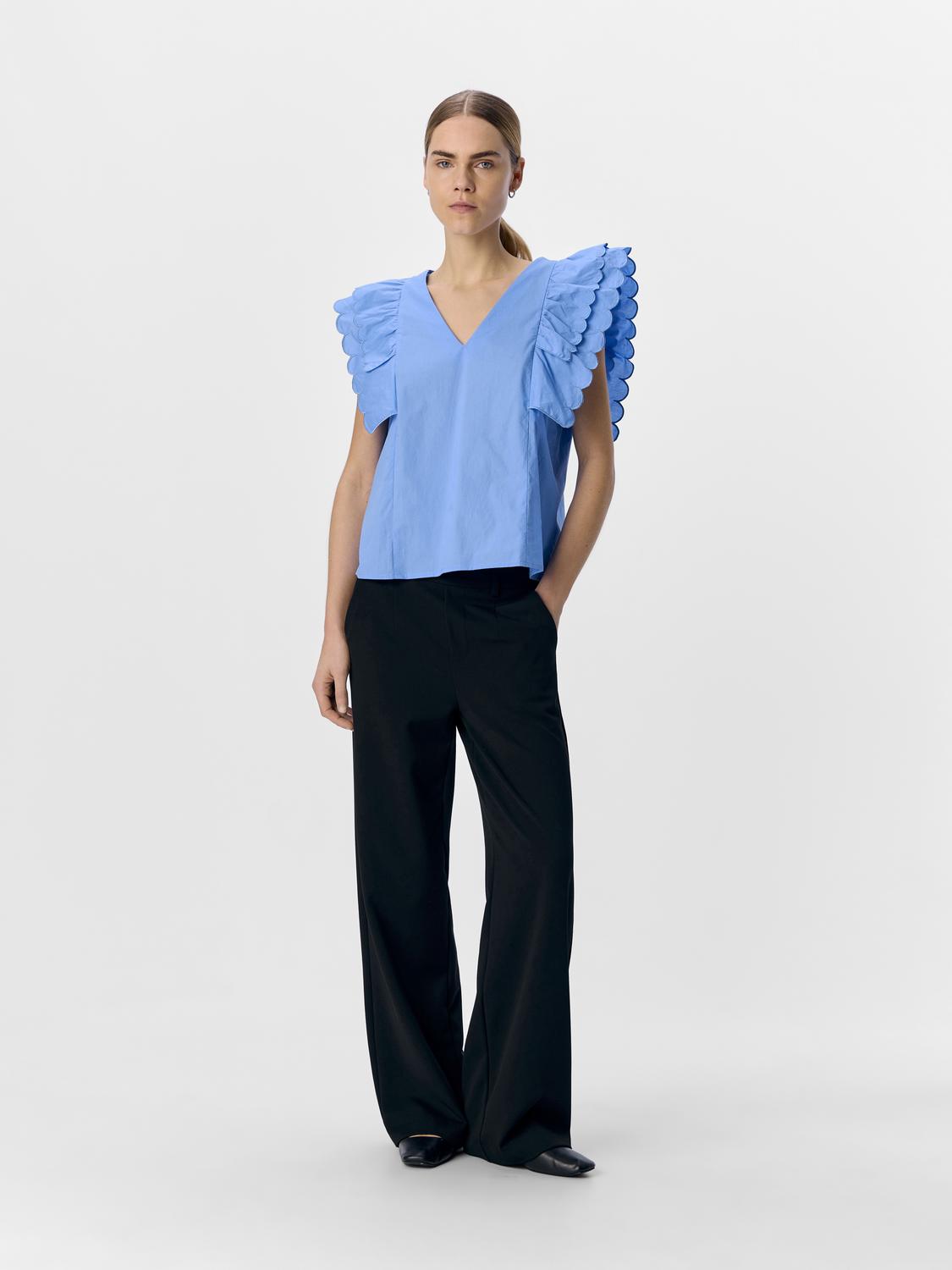 model_shot-front_full