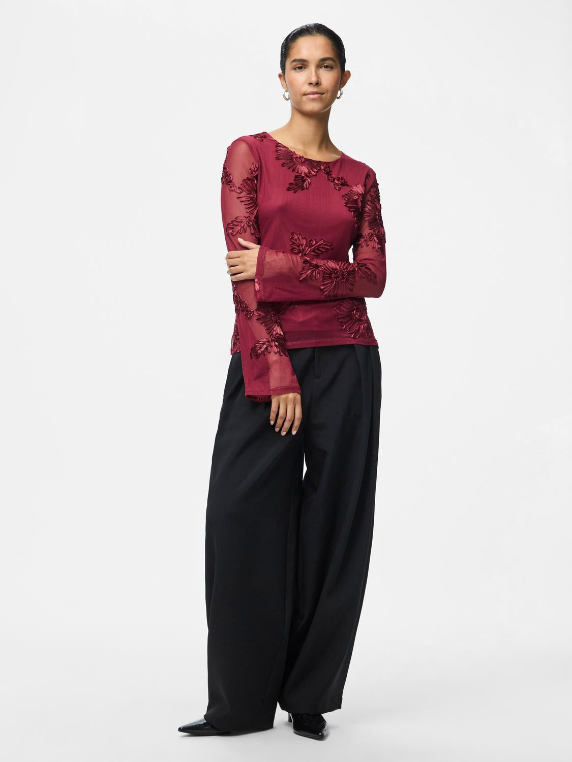 model_shot-front_full