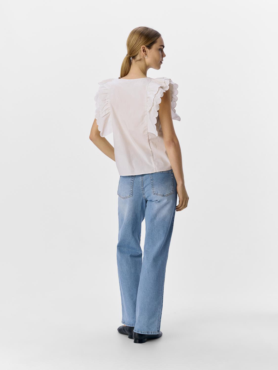 model_shot-back